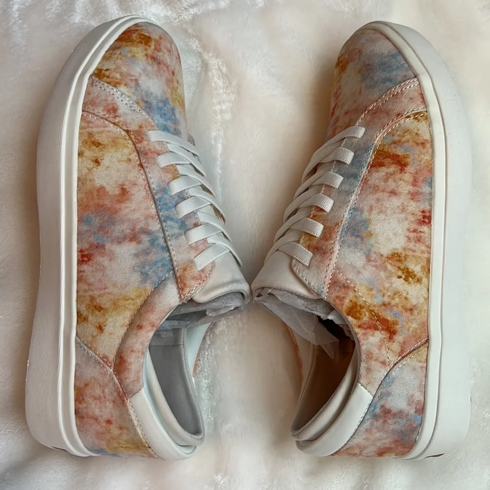 NIB Dr. Scholl’s Wink Lace Tie Dye Sneakers